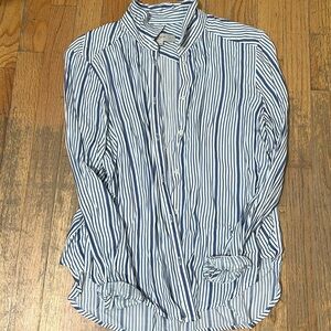 Gently uses button down blouse